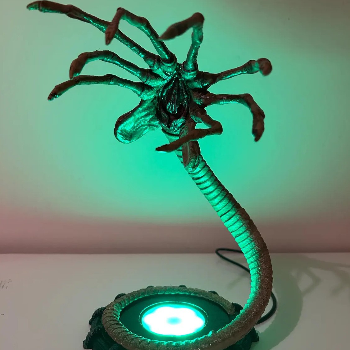 エイリアンフェイスハガーランプナイトライト、LEDライト付き - Halloween Pumpkin Decor Led のレビューと価格